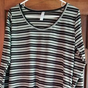 LuLaRoe Lynnae long sleeve tee, EUC